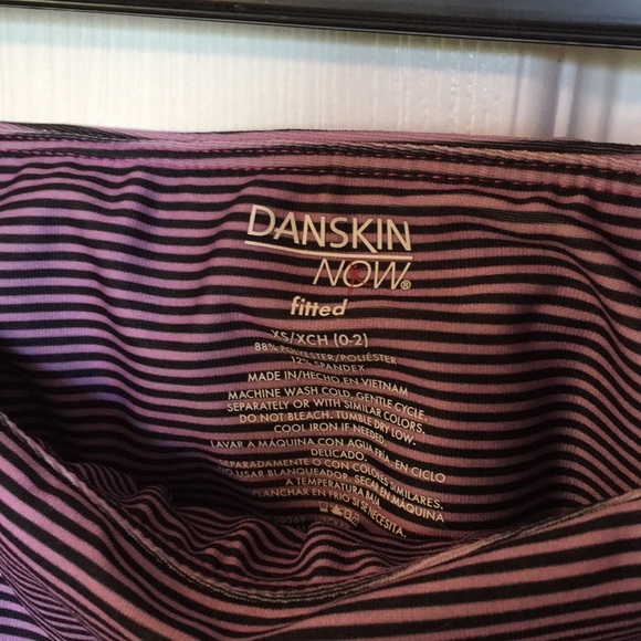 💫Danskin NOW 3/4 Leggings Purple Stripe Ombré 💫 - Picture 3 of 4
